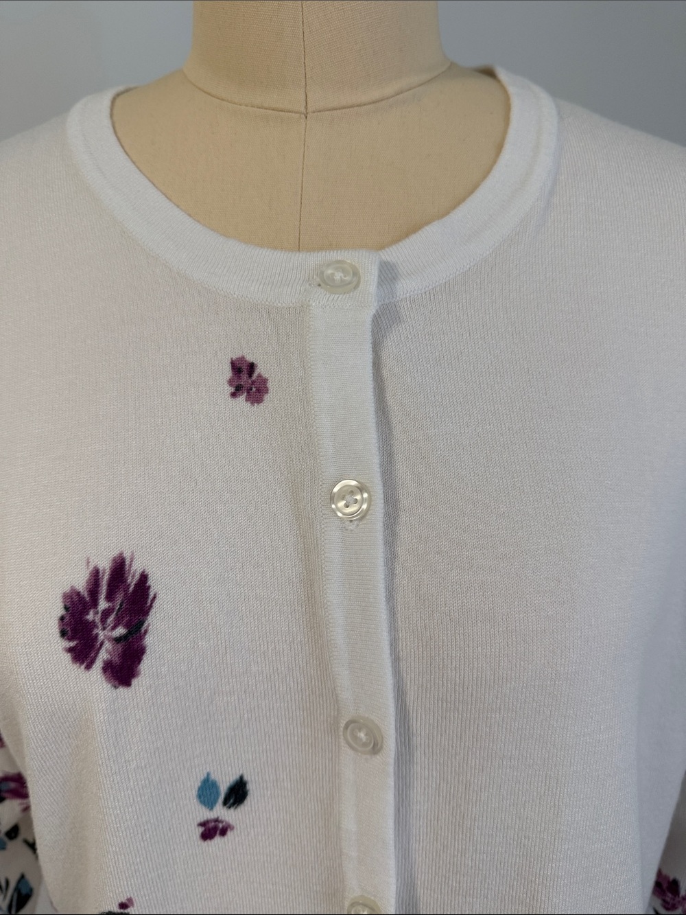 Roz & Ali White Cardigan with Purple Floral Print Size XL. - Picture 3 of 16